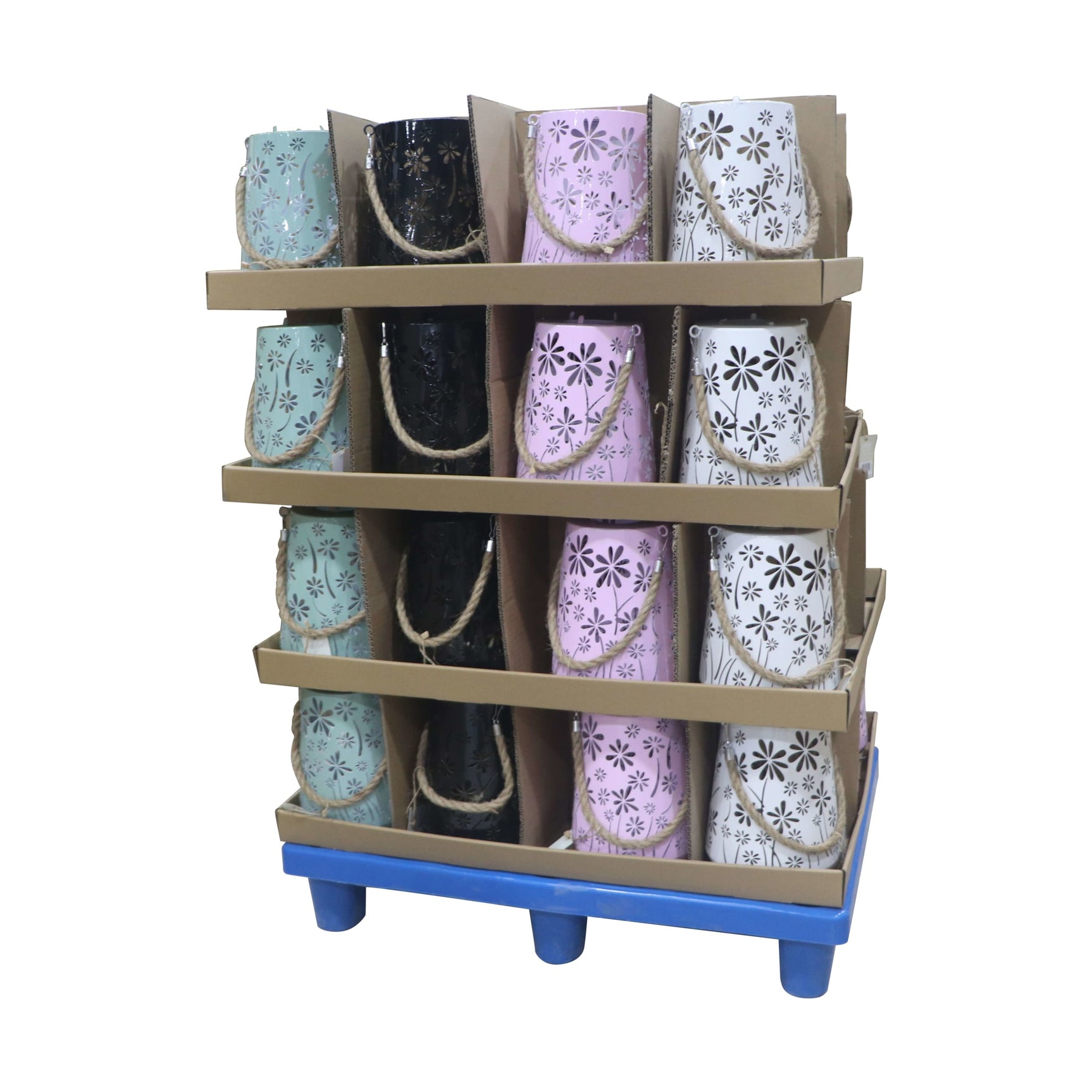 Metalen solar lantaarns op houten rek, met blauwe, zwarte, paarse en witte patronen