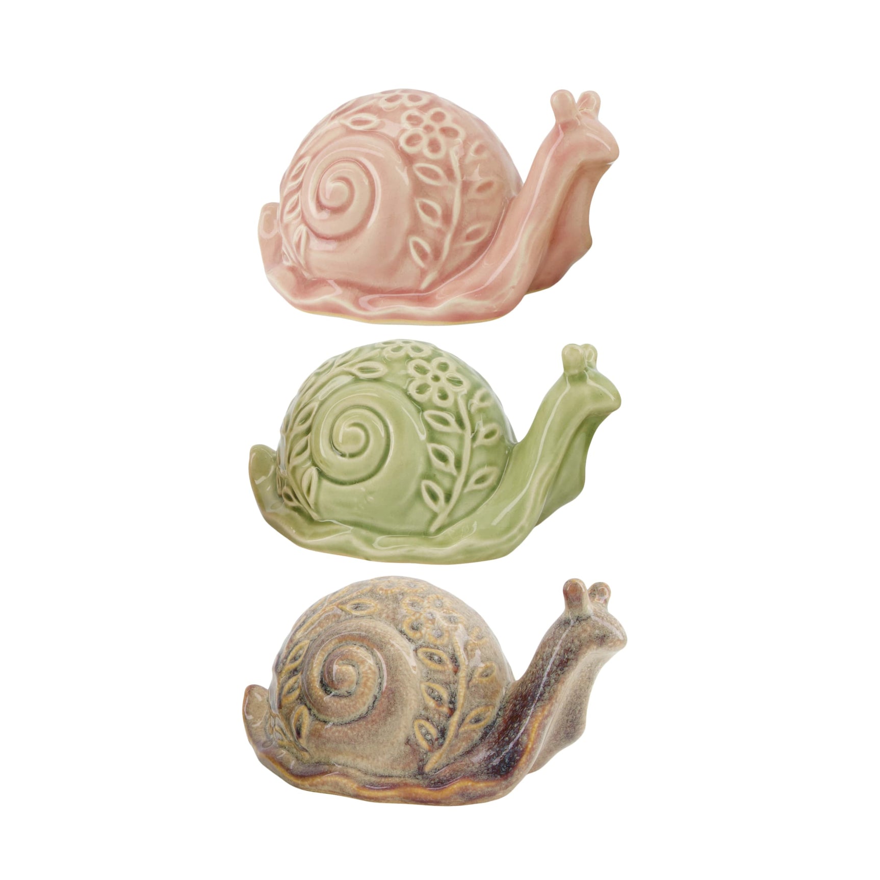 Keramische slakkenbeeldjes in roze, groen en bruin, elk met opgerolde schelp.
