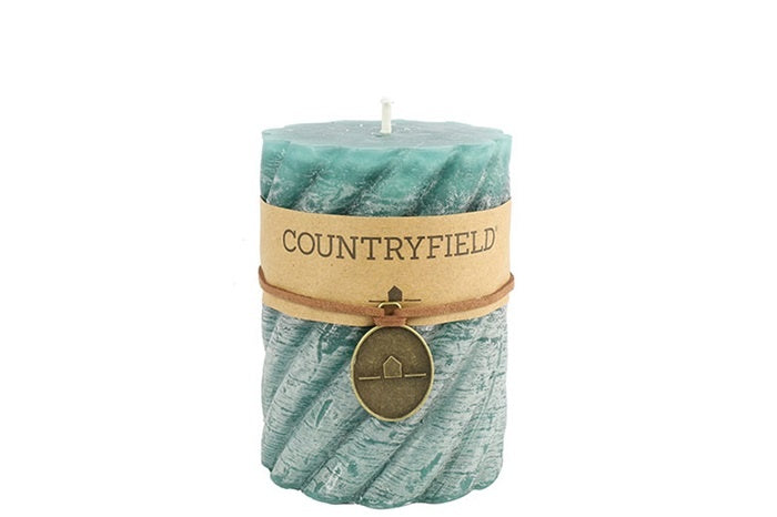 Teal gedessineerde kaars met 'COUNTRYFIELD' label en gouden medailleband