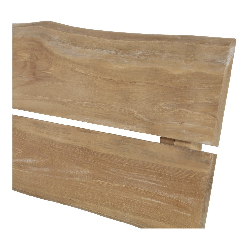Teakhouten boomstam bank rugleuning close-up met horizontale verbindingslat
