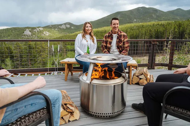 Warmte deflector op Solo Stove Yukon, metalen schijf boven open vlam