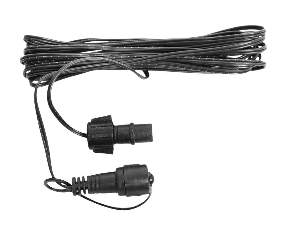 Zwart pvc verlengsnoer met geaarde stekkers, opgerold