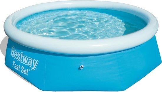 Bestway rond Fast Set zwembad, blauwe wanden en lichtblauwe rand, met water