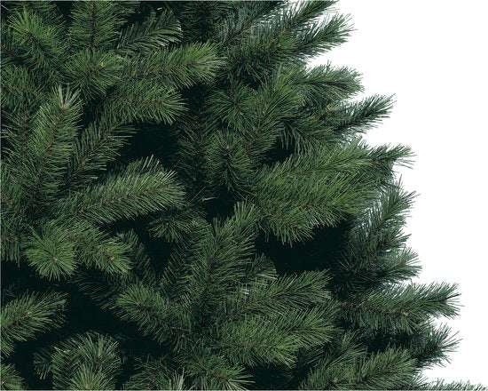 Kunstkerstboom takken met dicht groen naaldwerk, close-up