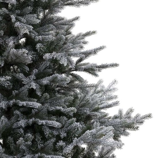 Everlands kunstkerstboom: besneeuwde takken met dichte naalden
