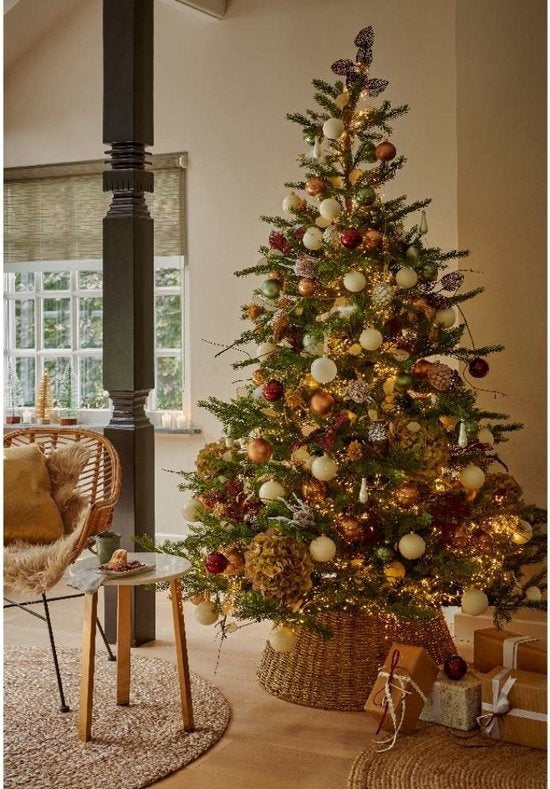 Kunstkerstboom 150 cm met kerstdecoratie: gouden ballen, bessen en ster bovenin