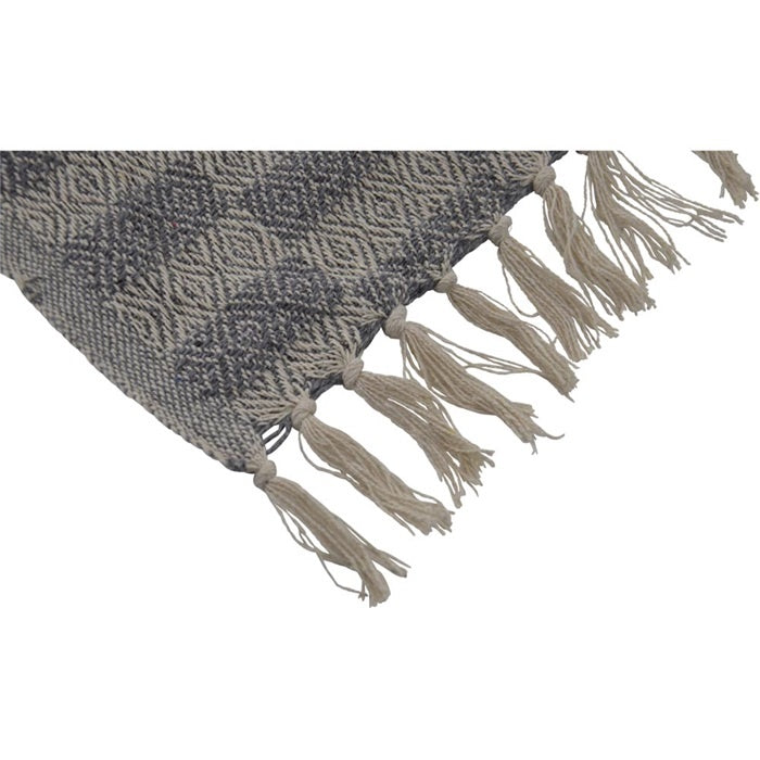 Dekenhoek met grijs-wit ruitpatroon en beige franjes
