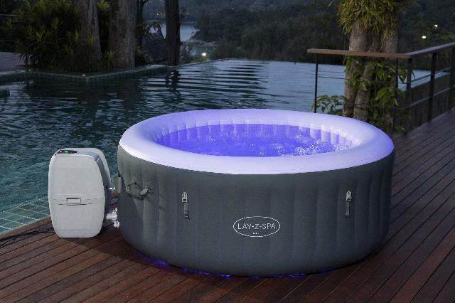 Opblaasbare spa Lay-Z-Spa Bali op terras, ronde kuip met blauw verlichte rand