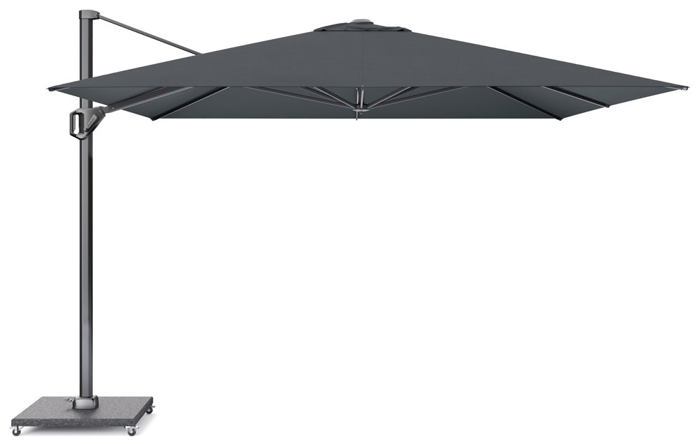 Zweefparasol met vierkante, donkergrijze doek en staander op voetplaat
