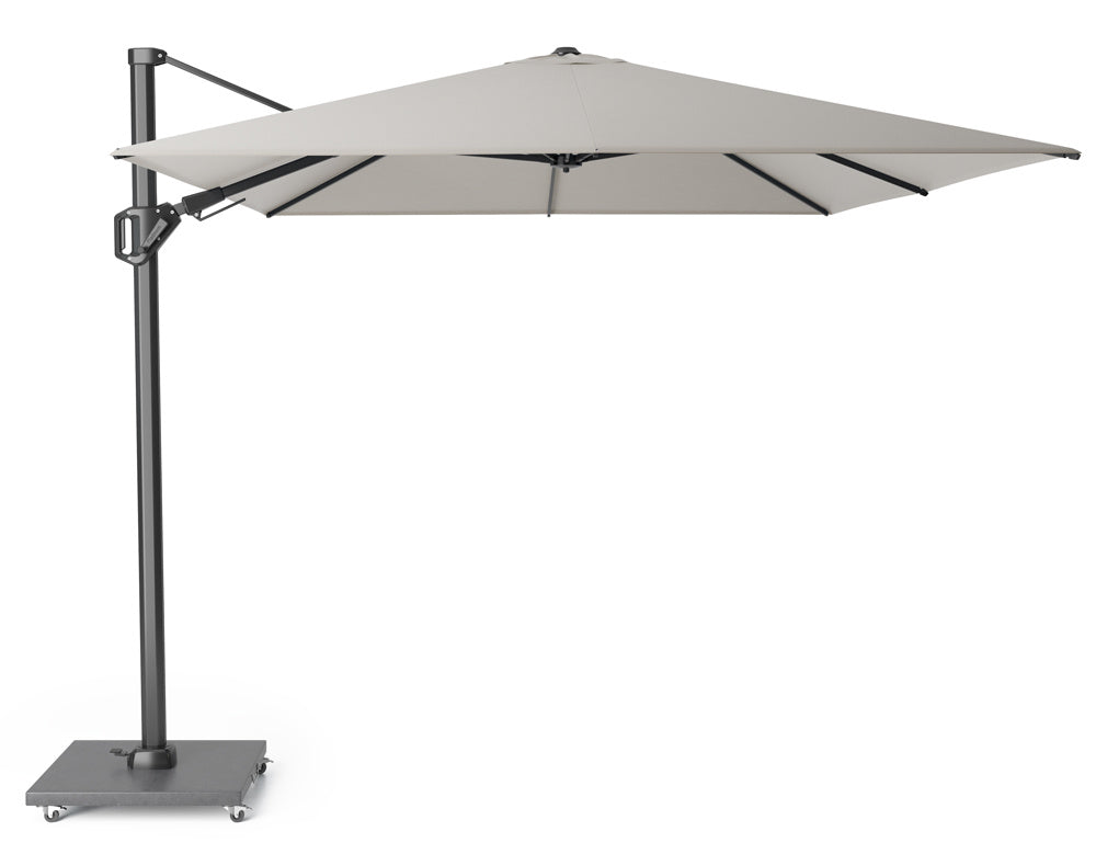Zweefparasol met lichtgrijze doek, aluminium mast en ronde voet met wielen