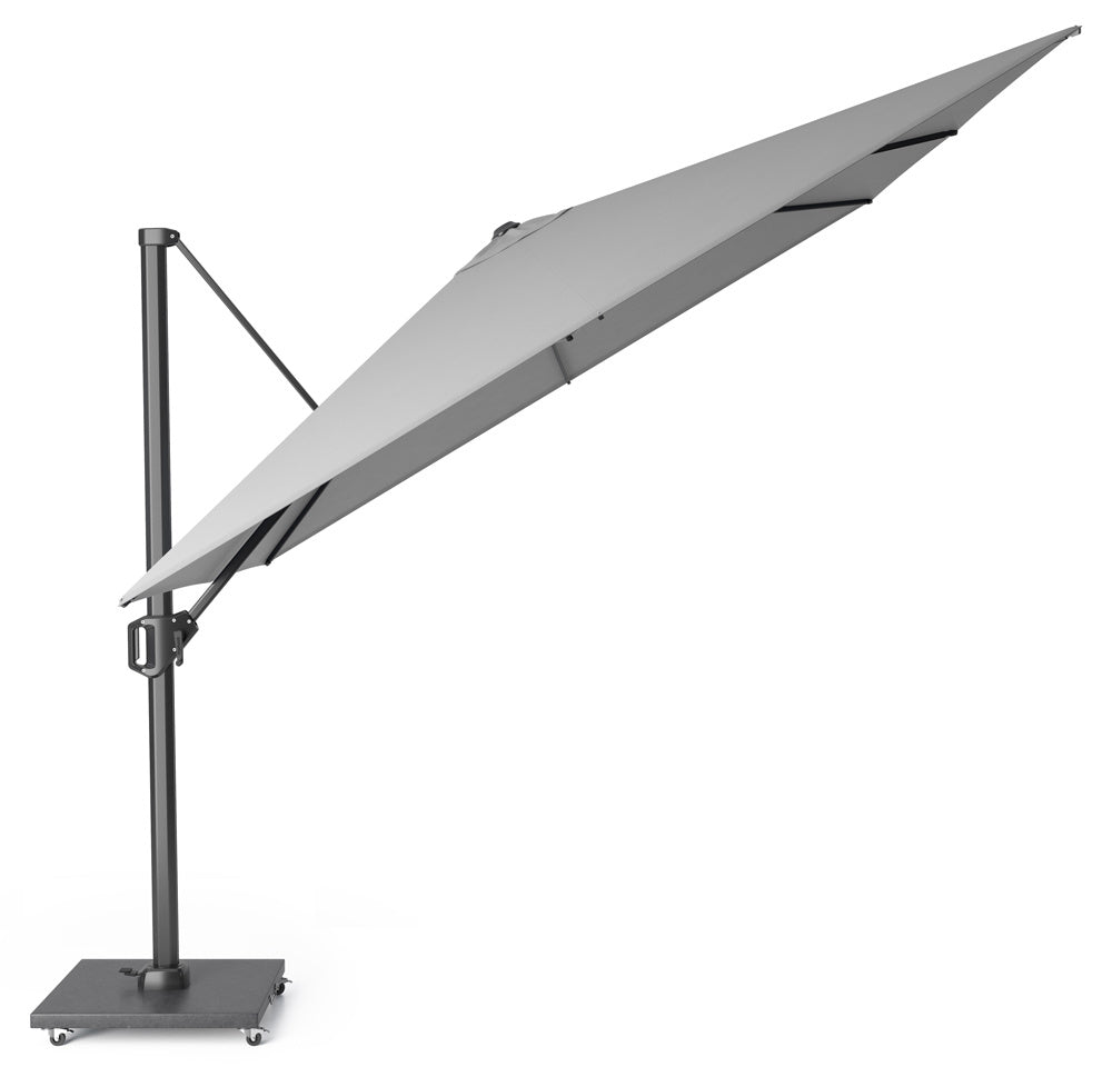Lichtgrijze zweefparasol, zijdelings zicht op doek en scharnierende arm