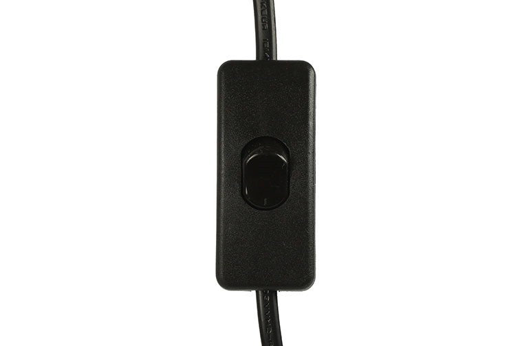 Zwarte inline schakelaar op de kabel van de tafellamp
