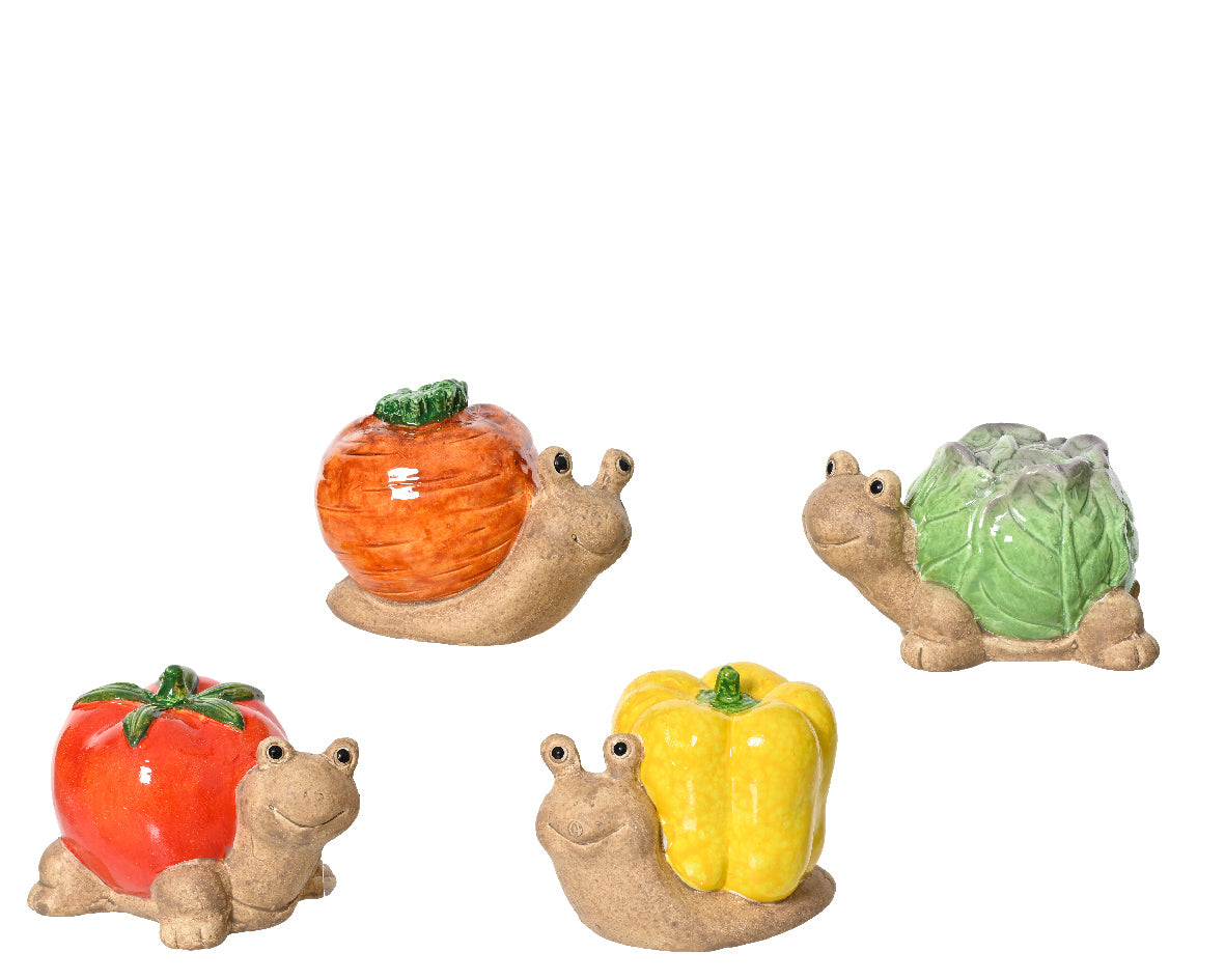 Terracotta slakkenfiguren met gekleurde schelpen: oranje, groen en geel