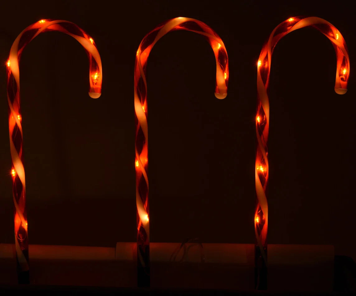 Rood-witte zuurstok LED-verlichting met fel oranje licht, close-up