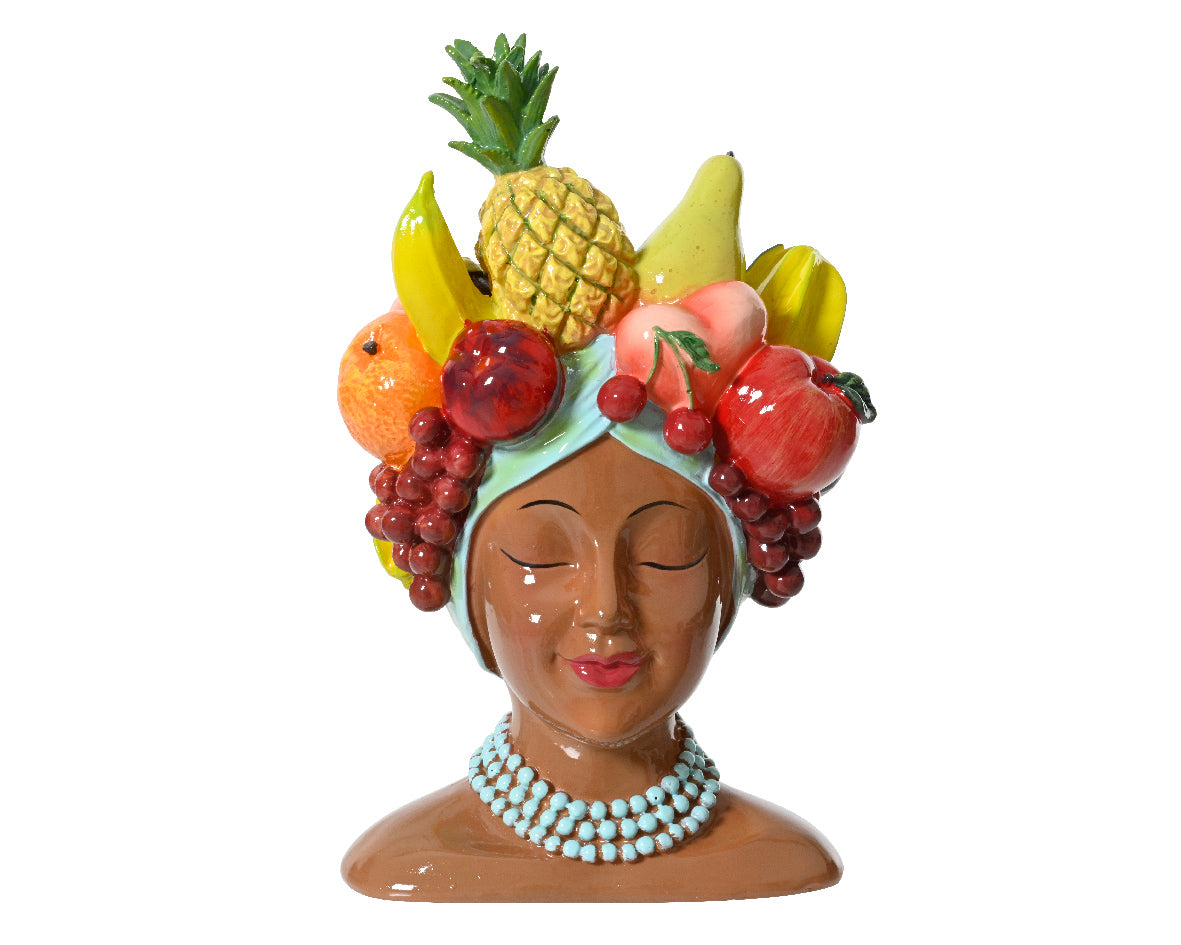 Plantenbak van polyresin: vrouwfiguur met fruitkroon en parelketting, bruine basis