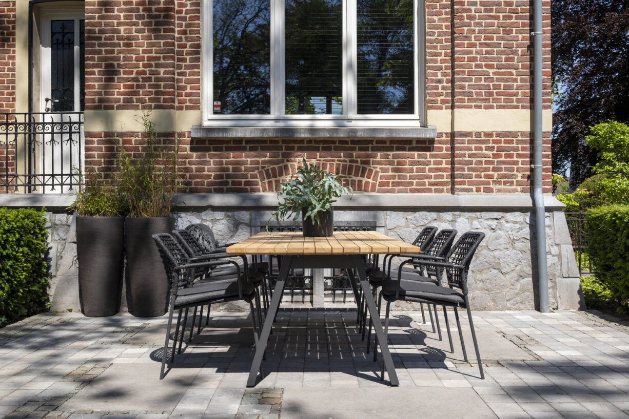 Antraciet dining-set met meerdere stoelen met kussens en gevlochten rug
