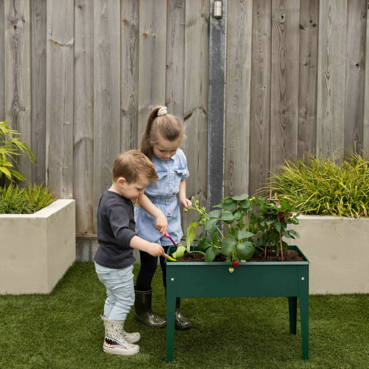 Esschert design - Verhoogde kweekbak metaal groen. S