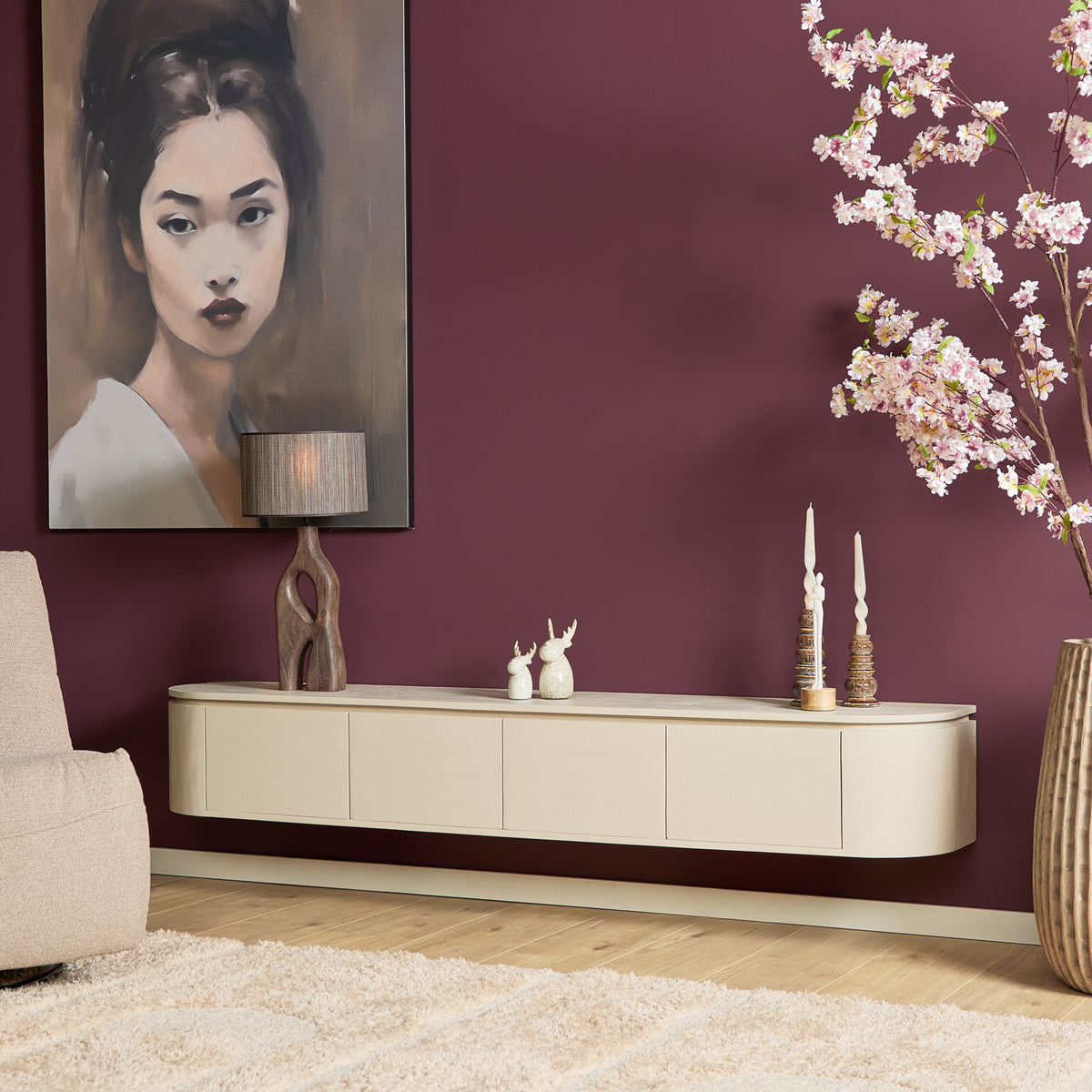 Zwevend tv-meubel met vier laden en afgeronde hoeken, beige/wit front en plint