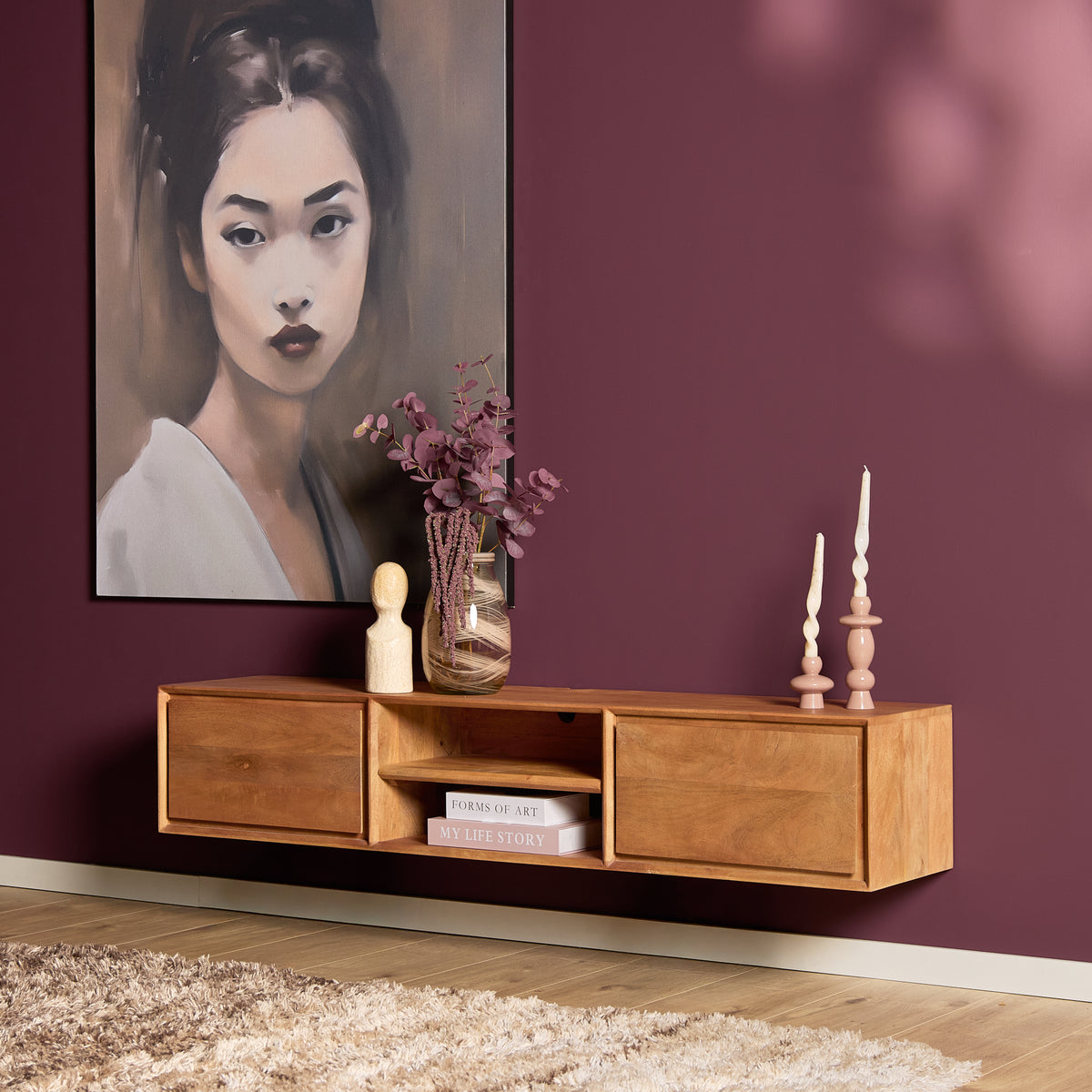 Zwevend tv-meubel van licht hout met 4 laden en open middenvak, 120 cm.