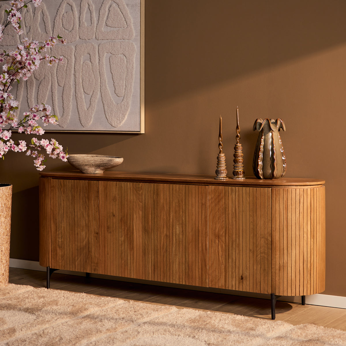 Dressoir met eikenlook fineer, naturel hout, afgeronde hoeken en pootjes