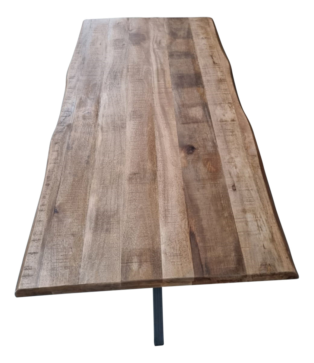 Boomstamtafel met houttinten tafelblad en centraal zwart pootje