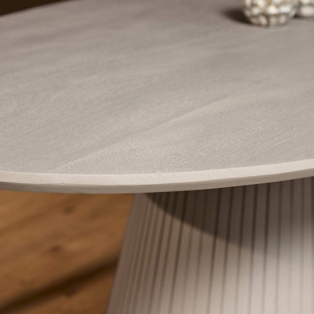 Taupe eettafelblad met fijn gestructureerd oppervlak