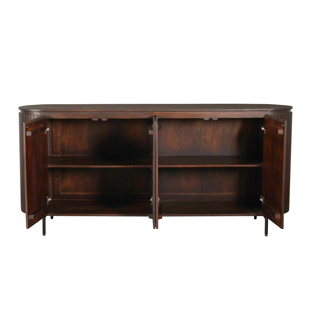 Bruin mangohouten dressoir met geopende deuren en zichtbare legplanken.