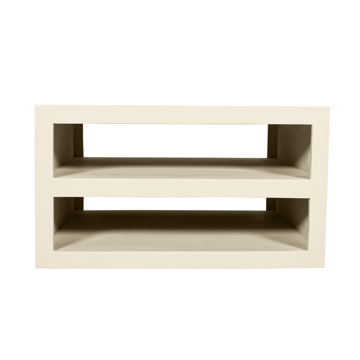 Salontafel zandkleur met twee open vakken en horizontale schappen, frontaal.