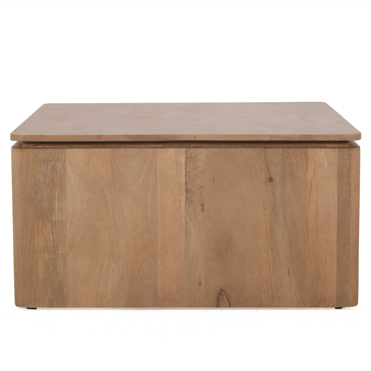 Vierkante salontafel van naturel mangohout met gladde frontpanelen en massief blad