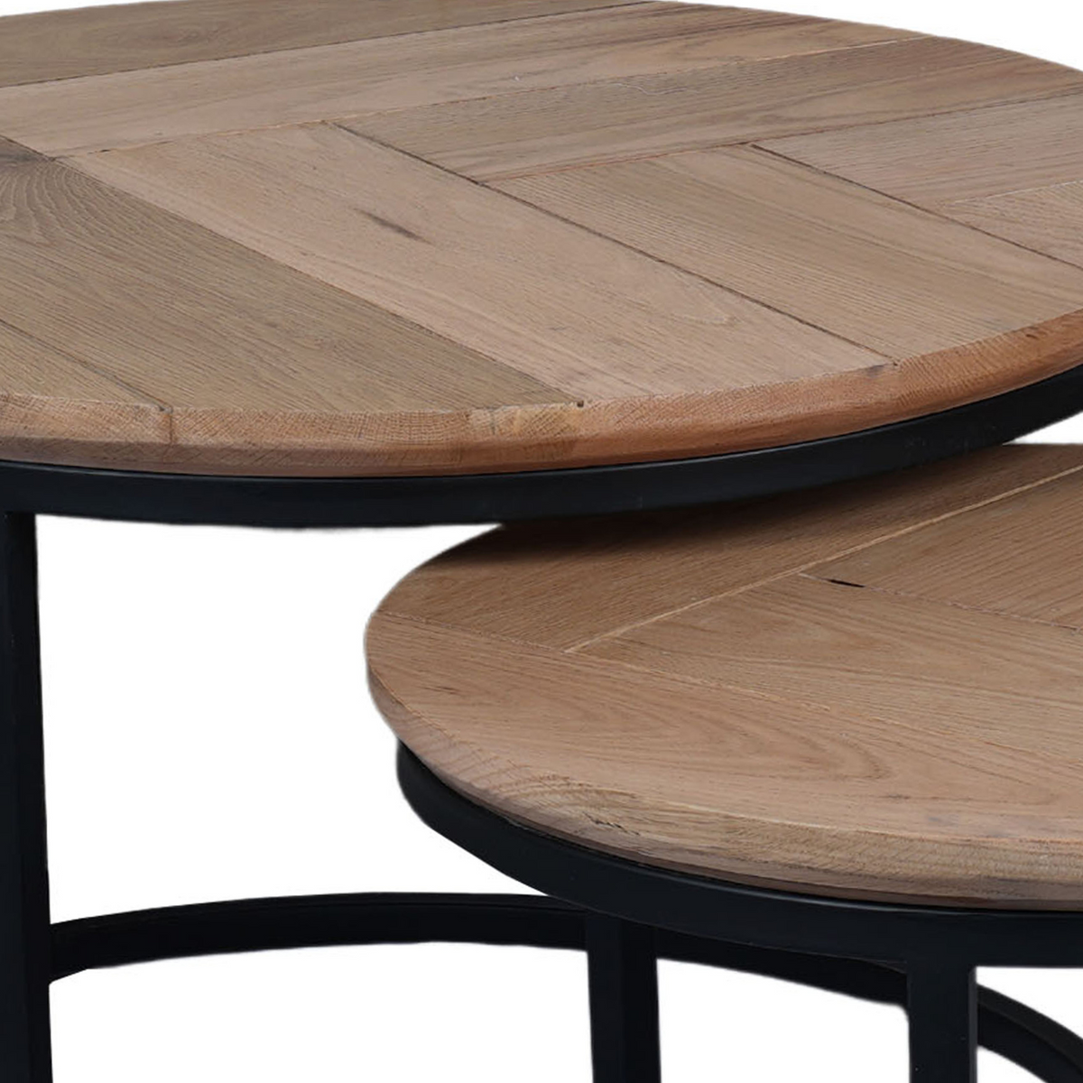 Detail van eiken tafelblad met houtnerf en afgeronde rand