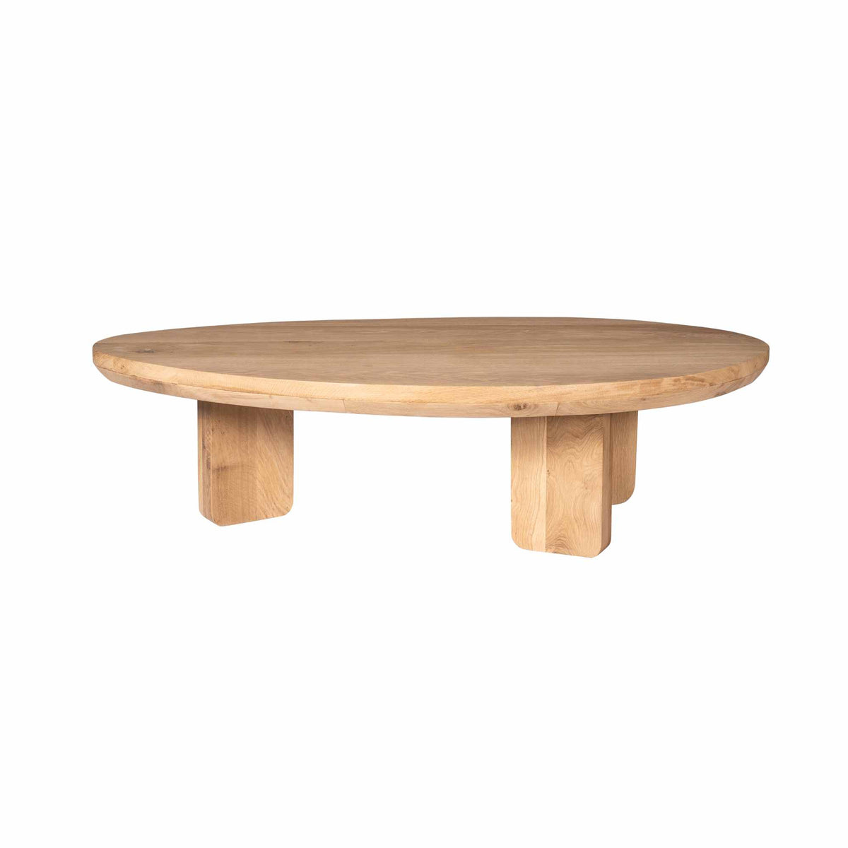 Ronde eikenhouten salontafel met dik blad en vier poten, naturelle houtkleur.