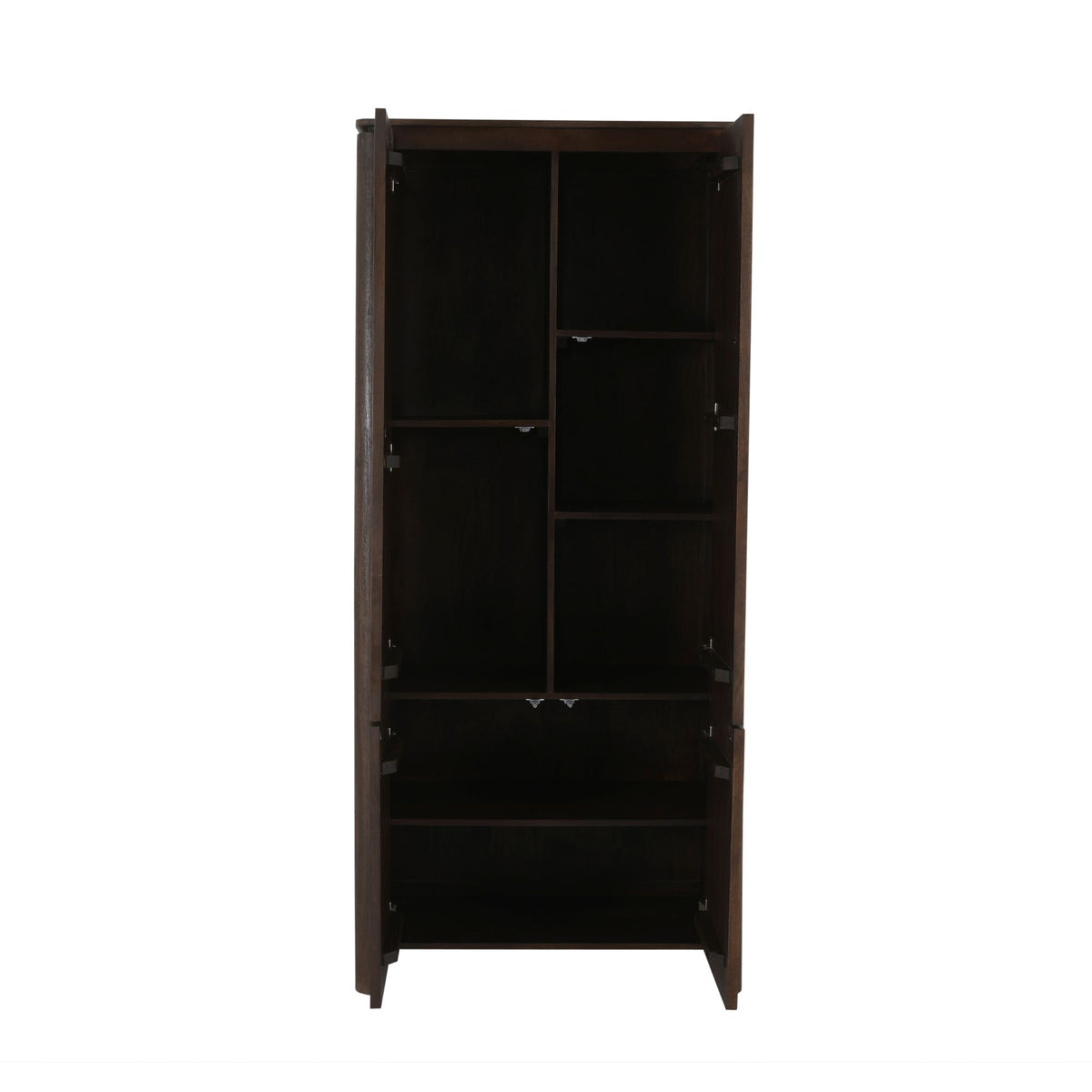 Mangohouten kast met open deuren en legplanken, donkerbruine afwerking.