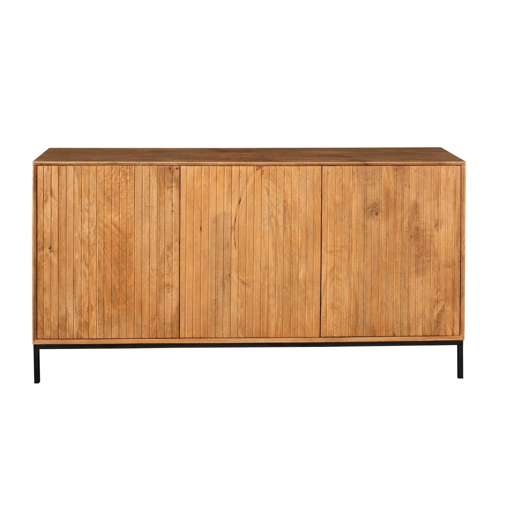 Dressoir op zwarte poten met natuurhouten lattenfront en drie panelen.