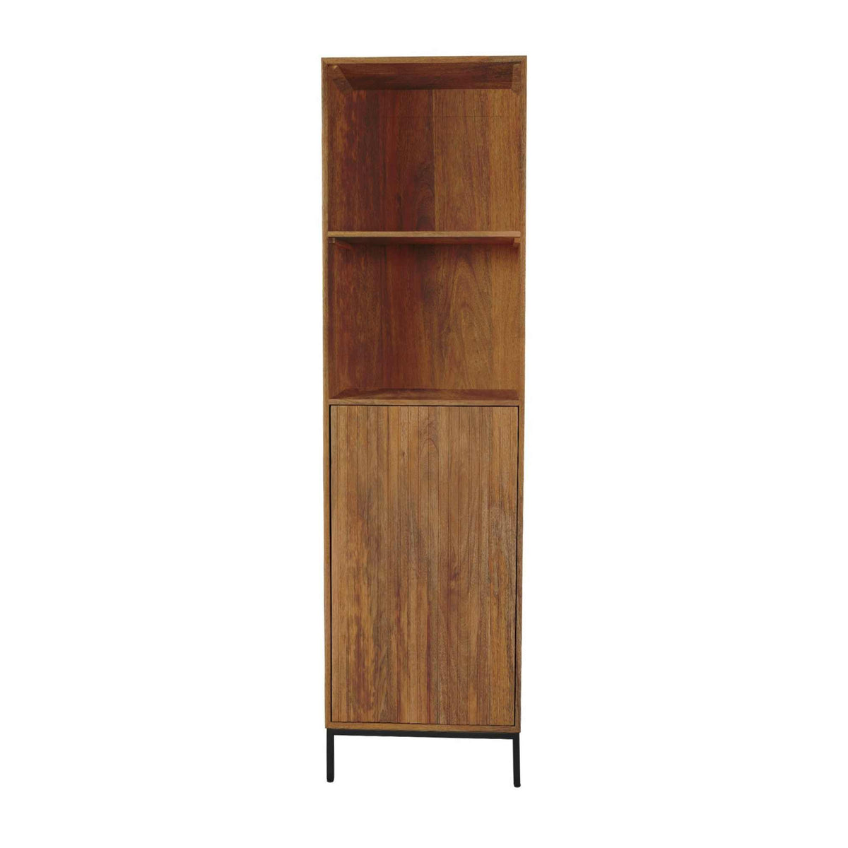 Boekenkast van lichtbruin hout, drie vakken en twee zwarte poten.