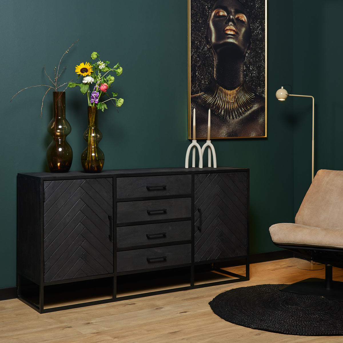 Zwart dressoir met twee deuren en vier laden, geometrisch reliëf, 165 cm