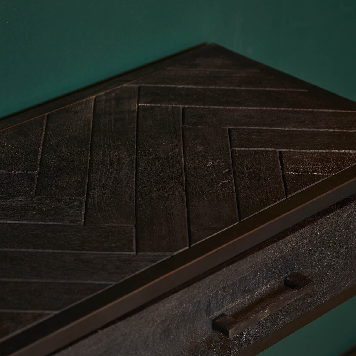 Sidetable-paneel met 2 lades: donker houtnerf en zwart metalen frame