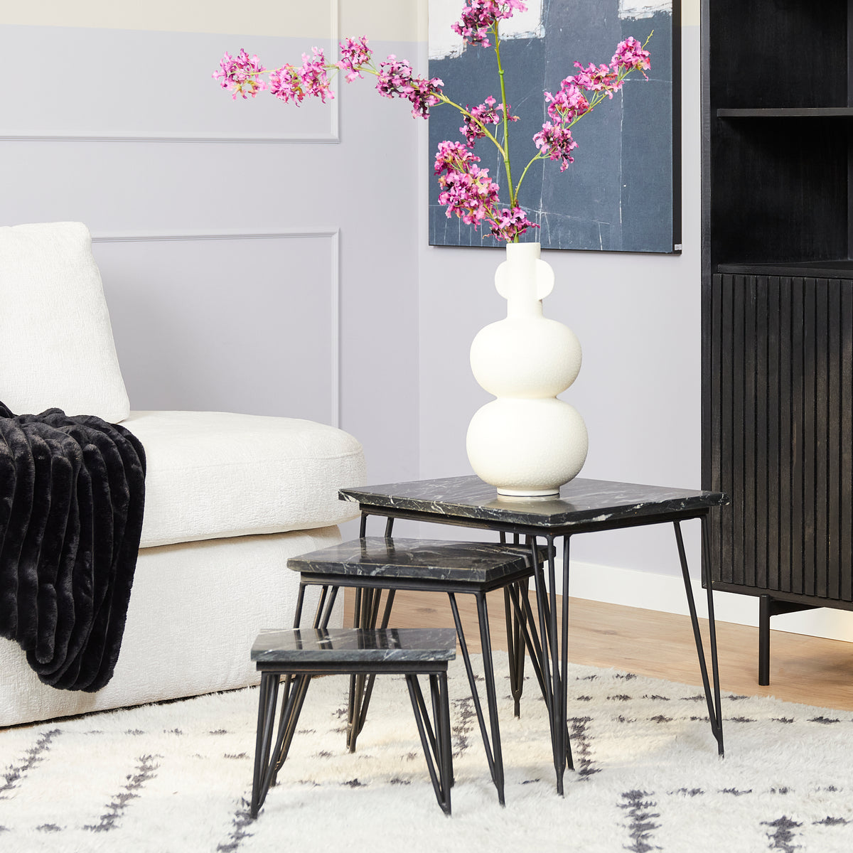 Salontafelset met zwart marmeren blad en metalen poten, met twee tafels