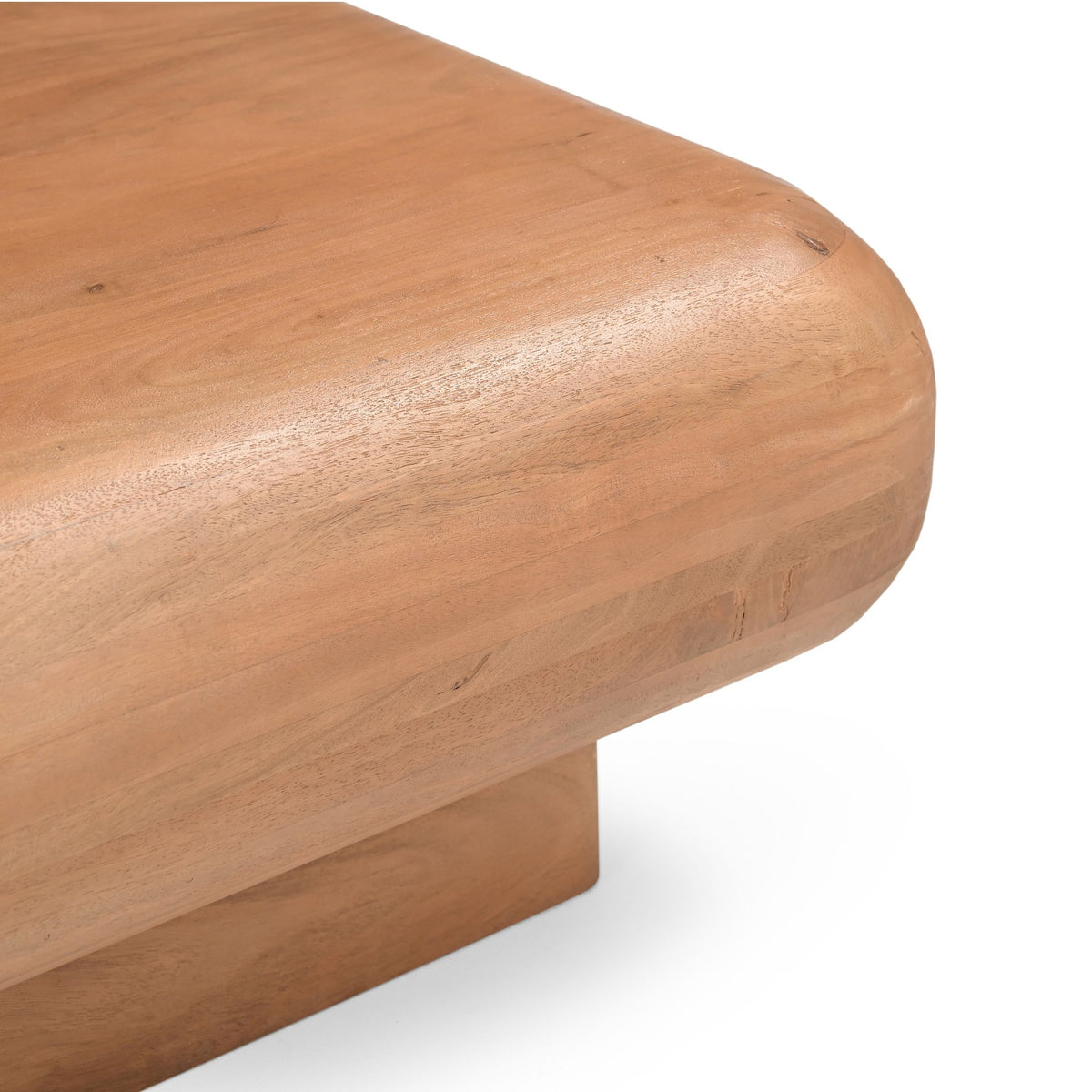 Houten salontafel met afgeronde hoek en nerfstructuur van het blad