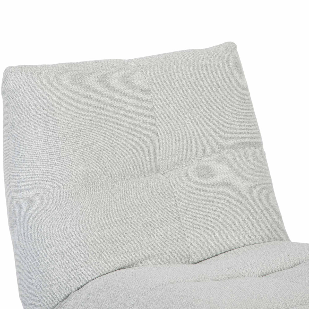 Lichtgrijze relaxfauteuil rugleuning met plooien en verticale naden