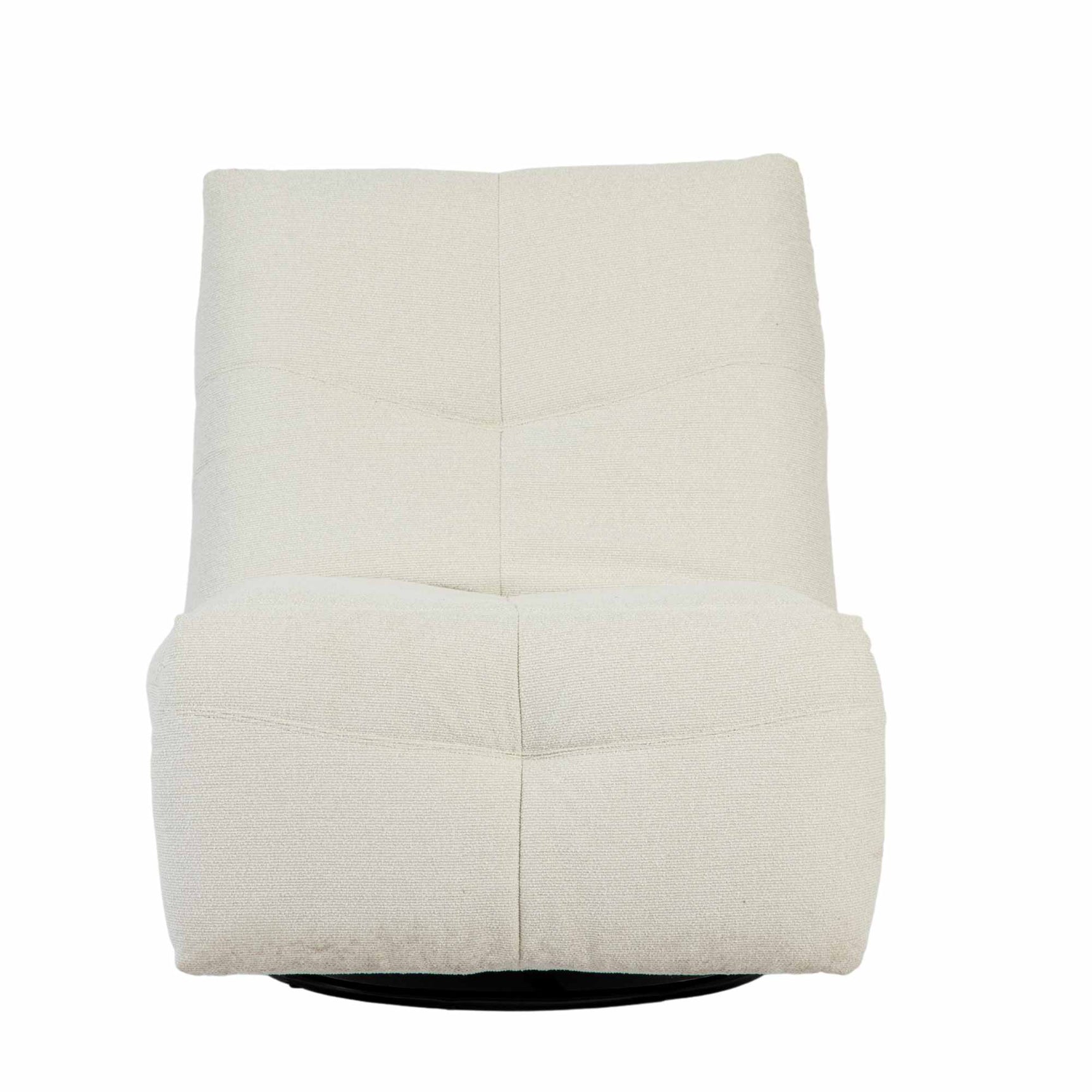 Relaxfauteuil rug en zitting, lichte stof met doorgestikte vakken en ronde vorm.