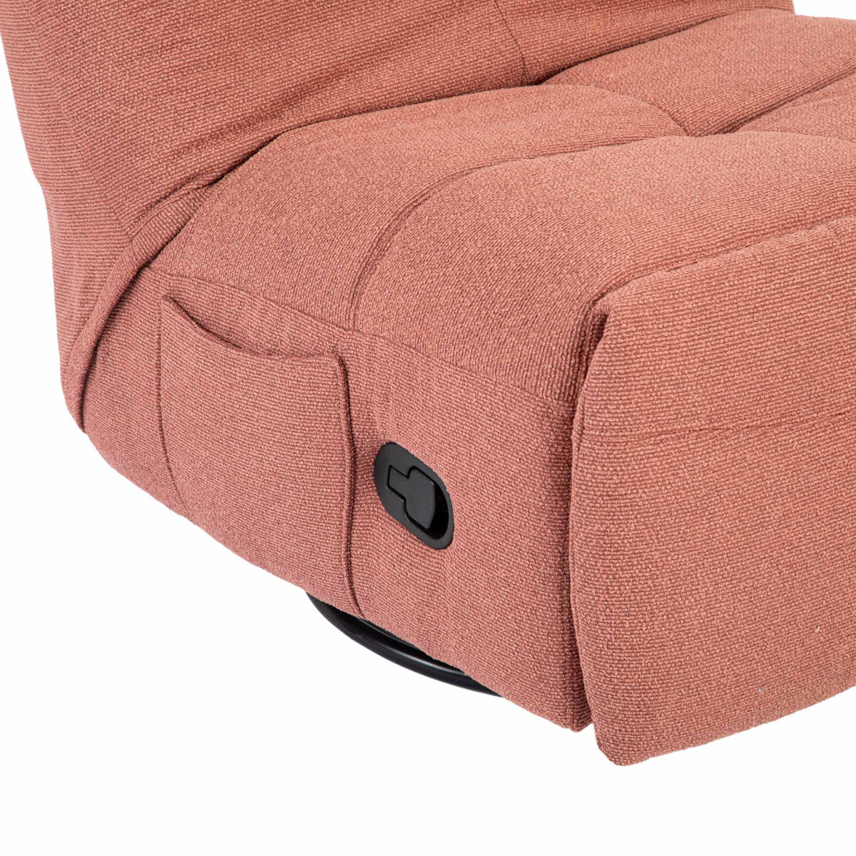 Roze relaxfauteuil: close-up van armleuning met zwarte bedieningsknop.