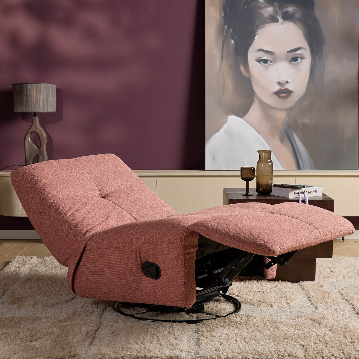 Roze relaxfauteuil met verlengde zitting en voetensteun, ligstand