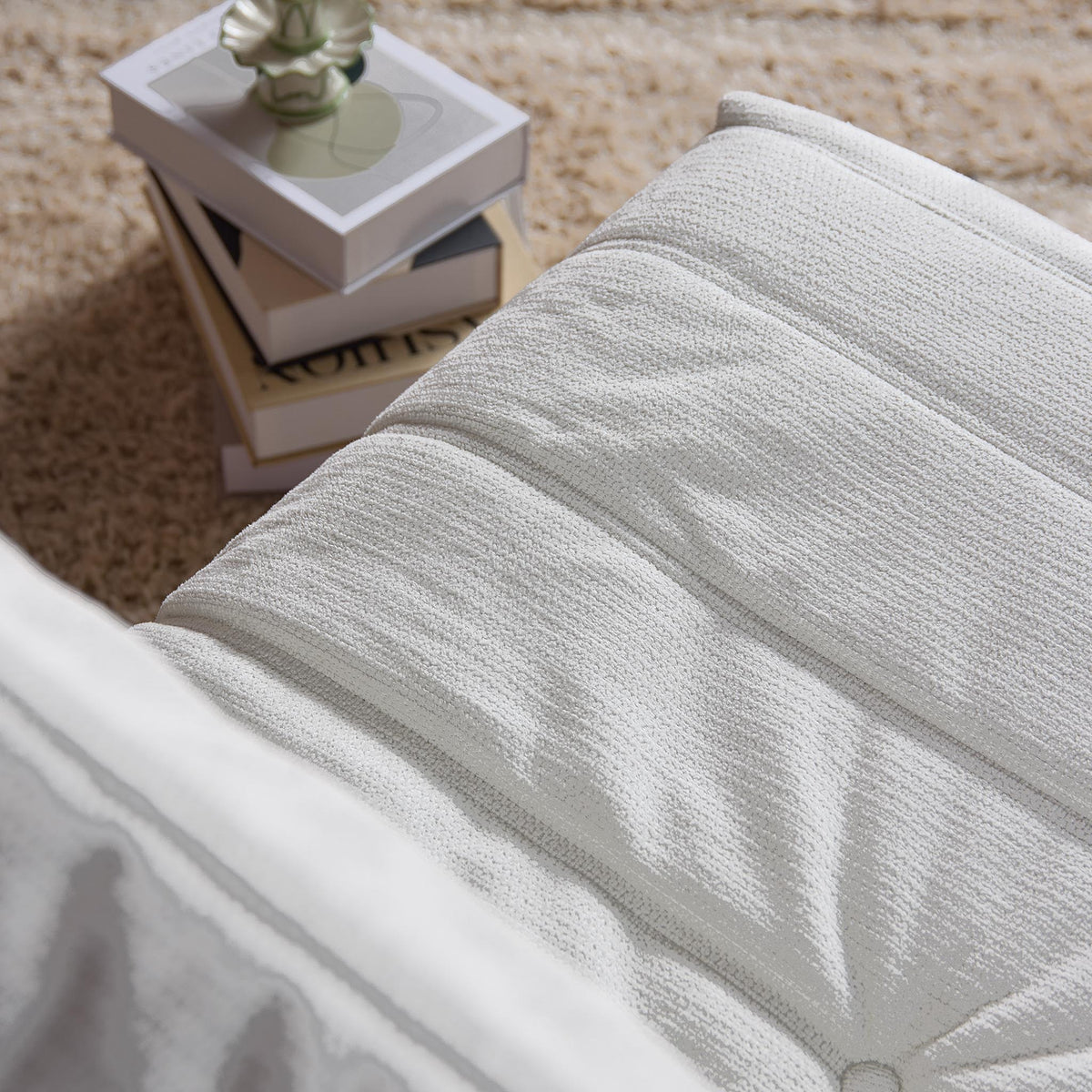 Relaxfauteuil Zen in naturel met geribde bekleding en afgeronde rug/armleuning