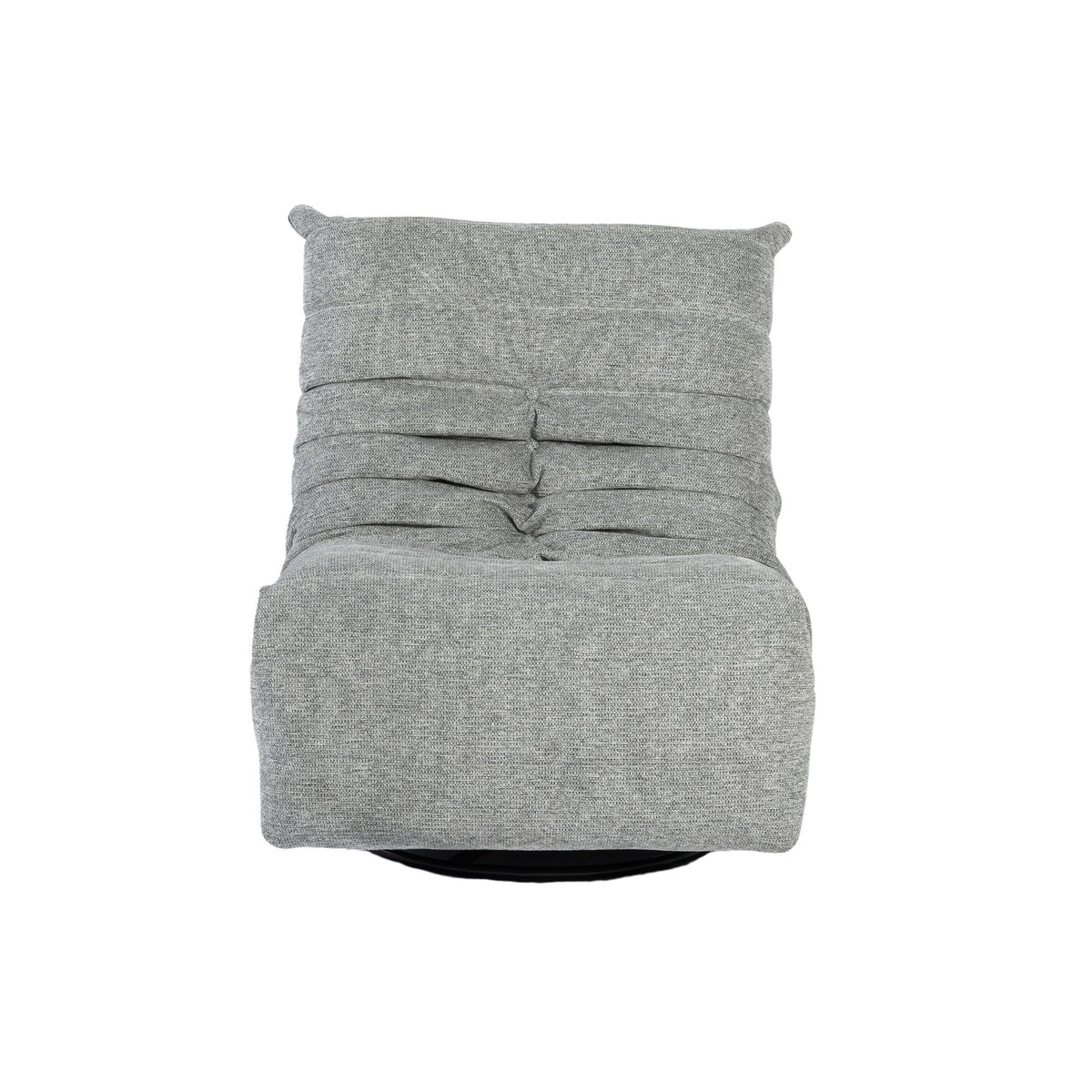 Grijze relaxfauteuil in rechte stand met gestikte rug en zachte armsteunen.