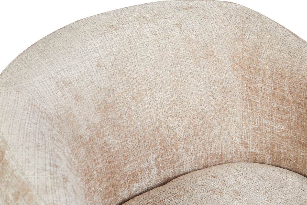 Beige fauteuil met afgeronde rug en geweven stofstructuur, close-up