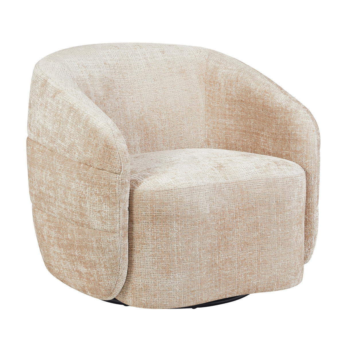 Beige fauteuil in driekwart aanzicht met afgeronde armleuningen, ronde rug en gestoffeerde zitting.