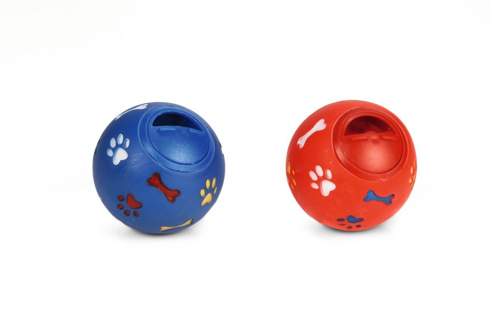 Set verstelbare snackballen voor huisdier: blauwe en rode bal met poot- en botprint
