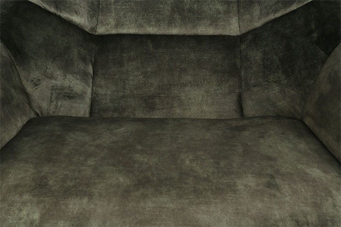 Gestoffeerde groene fauteuilzitting met brede rug en dikke kussens