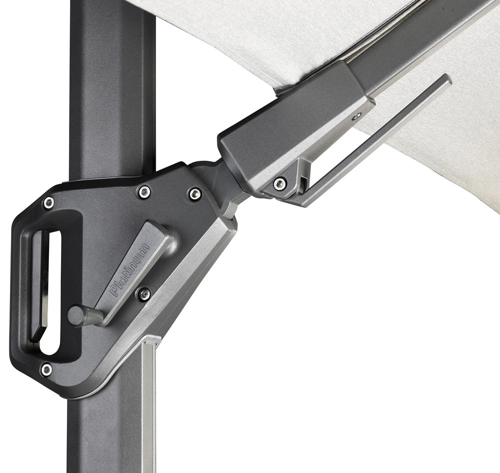 Zweefparasol-kantelmechanisme aan mast met metalen arm en scharnier
