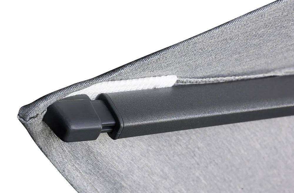 Zweefparasol arm met donkergrijze sluiting en grijze doekrand